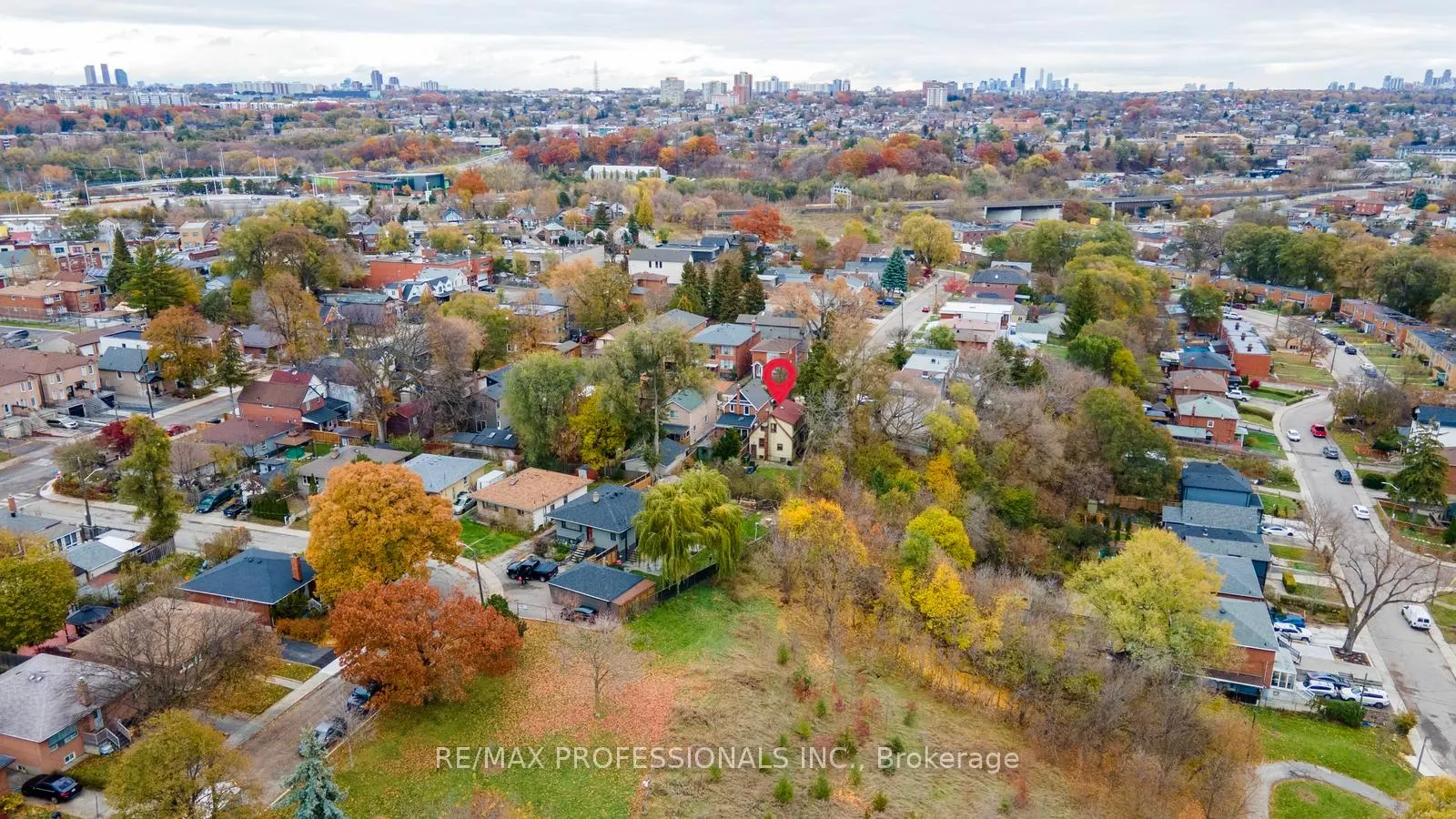 Photo 21 of 16 Cliff Street, Toronto, Rockcliffe-Smythe — HOMEH