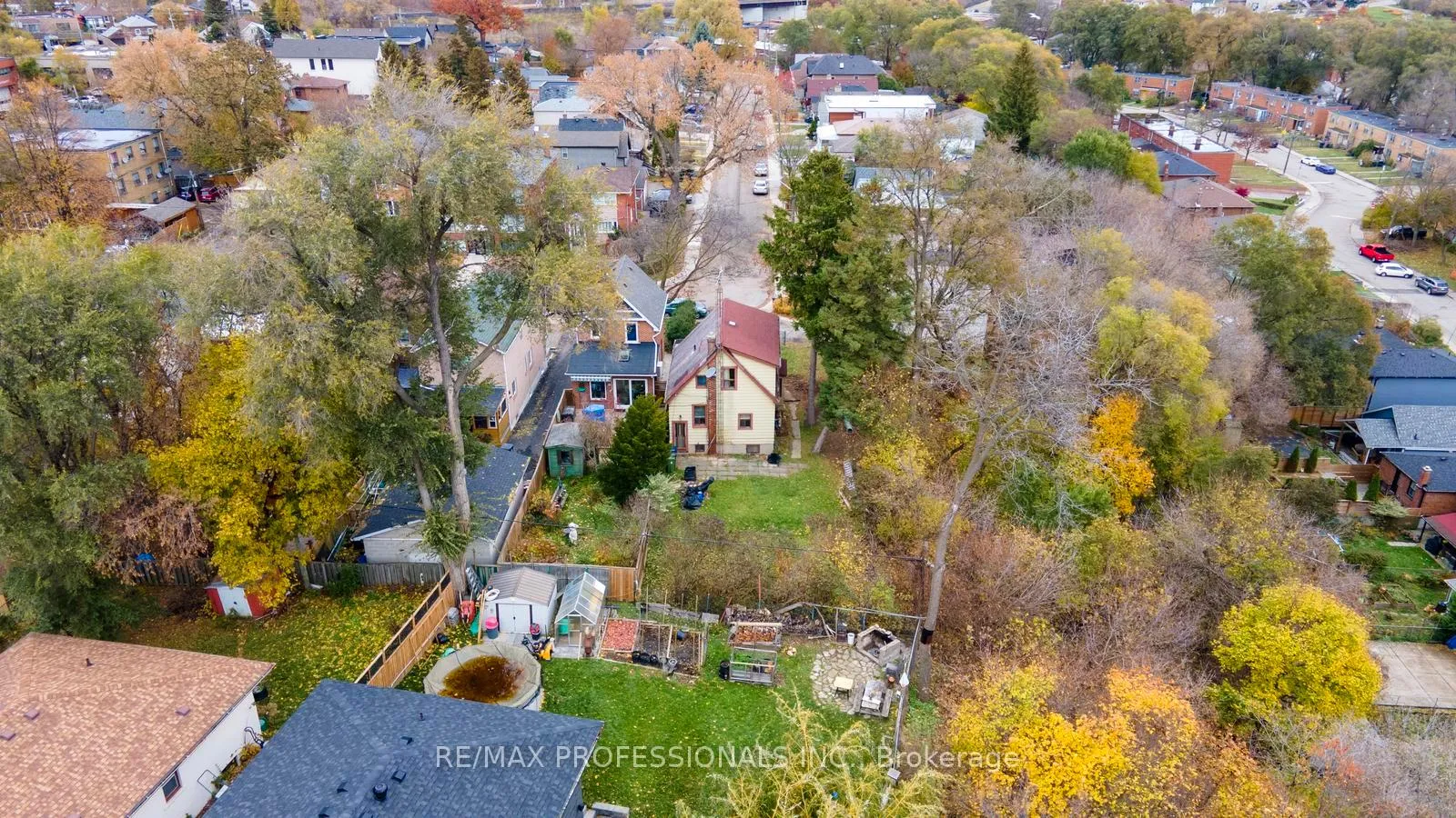 Photo 23 of 16 Cliff Street, Toronto, Rockcliffe-Smythe — HOMEH