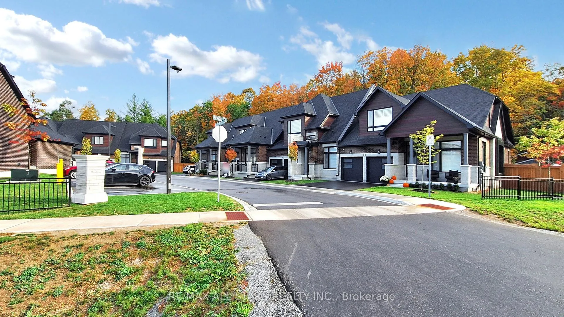 Photo 3 of 5 Vern Robertson Gate, Uxbridge — HOMEH