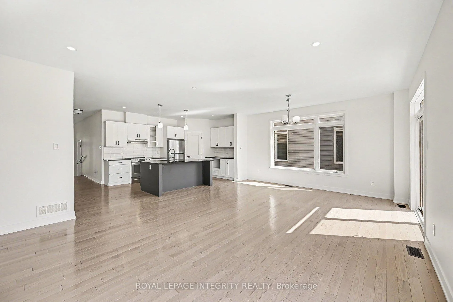 Photo 4 of 148 Thomas Street S, Arnprior, Arnprior — HOMEH