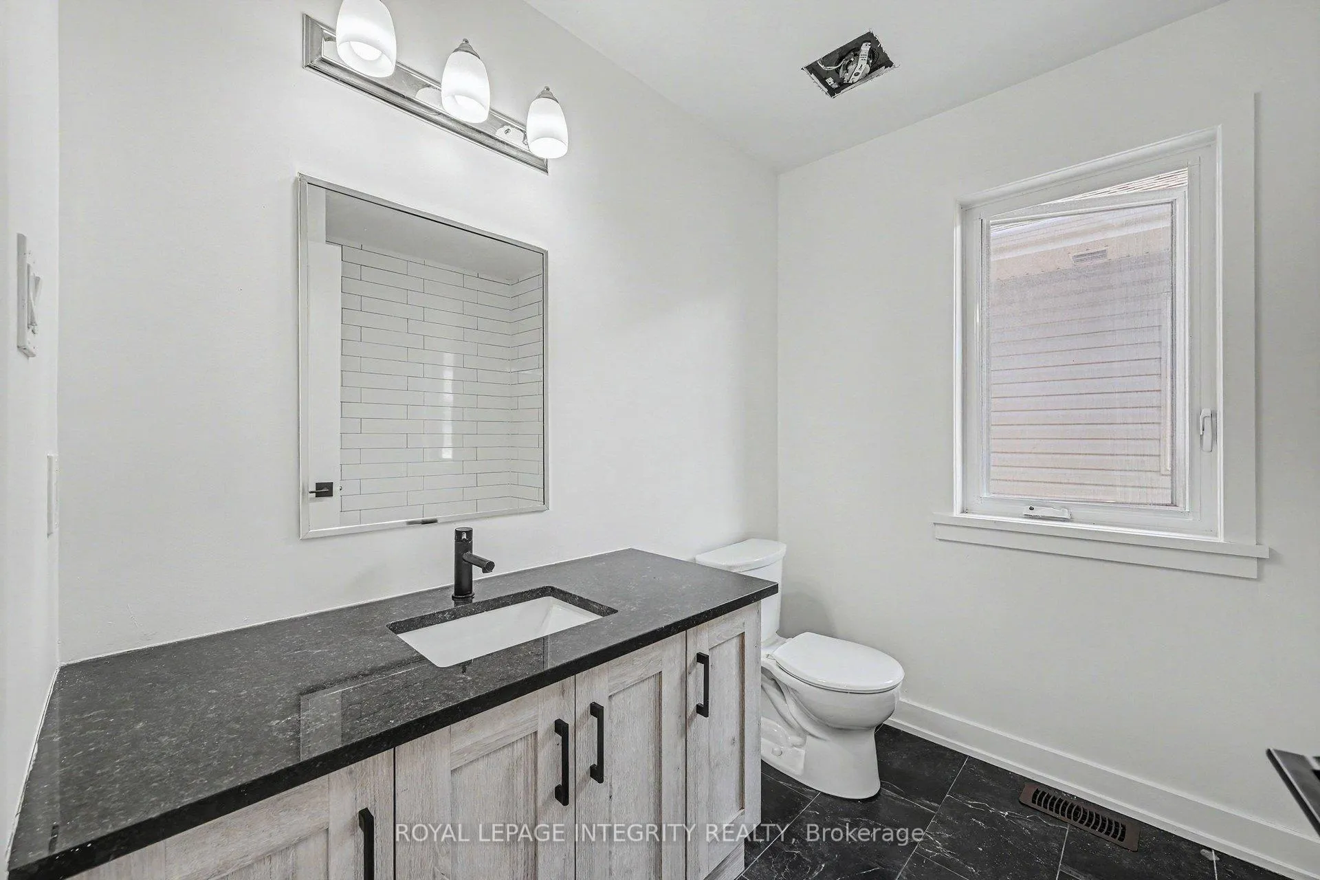 Photo 18 of 148 Thomas Street S, Arnprior, Arnprior — HOMEH