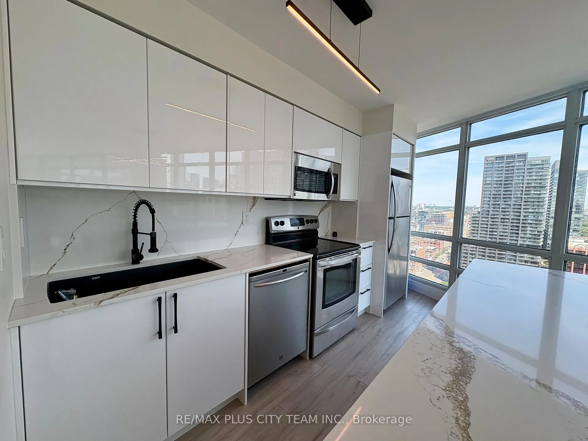 Photo 6 of Unit 3309, 397 Front Street W, Toronto, Waterfront Communities — HOMEH