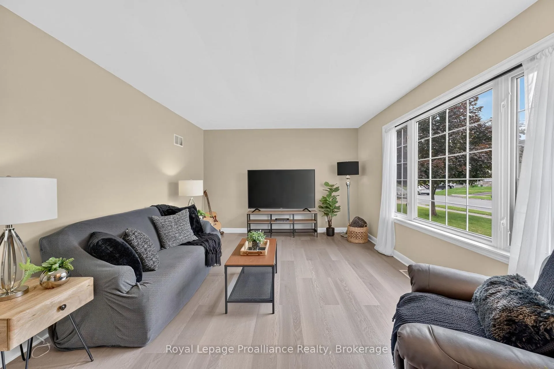 Photo 6 of 43 Hastings Drive, Belleville, Belleville Ward — HOMEH
