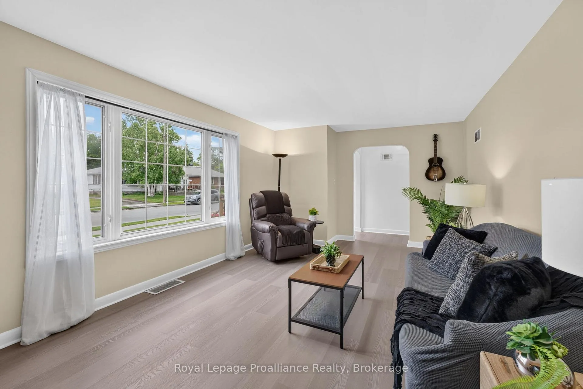 Photo 7 of 43 Hastings Drive, Belleville, Belleville Ward — HOMEH
