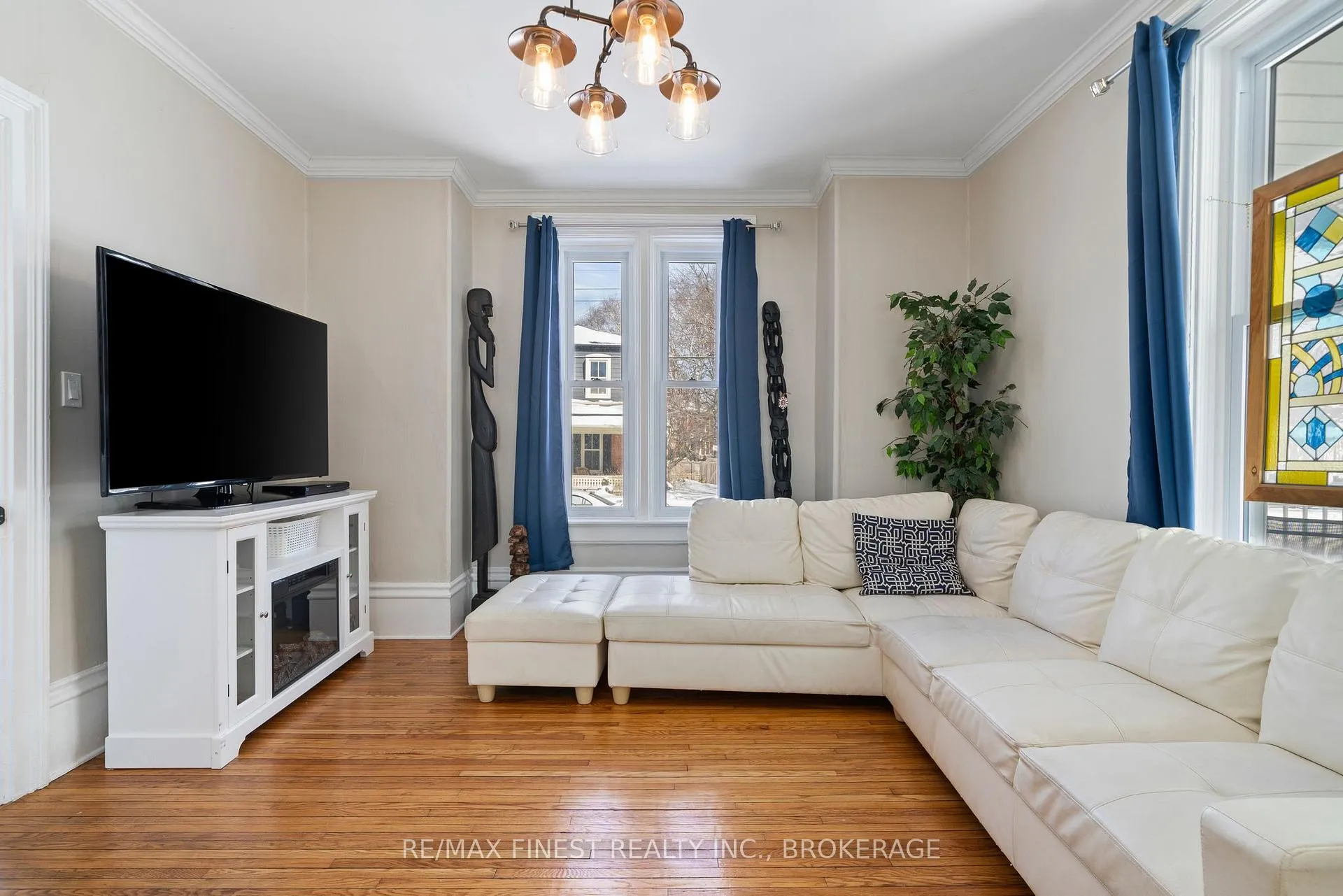 Photo 7 of 21 Centre Street, Prince Edward County, Picton Ward — HOMEH