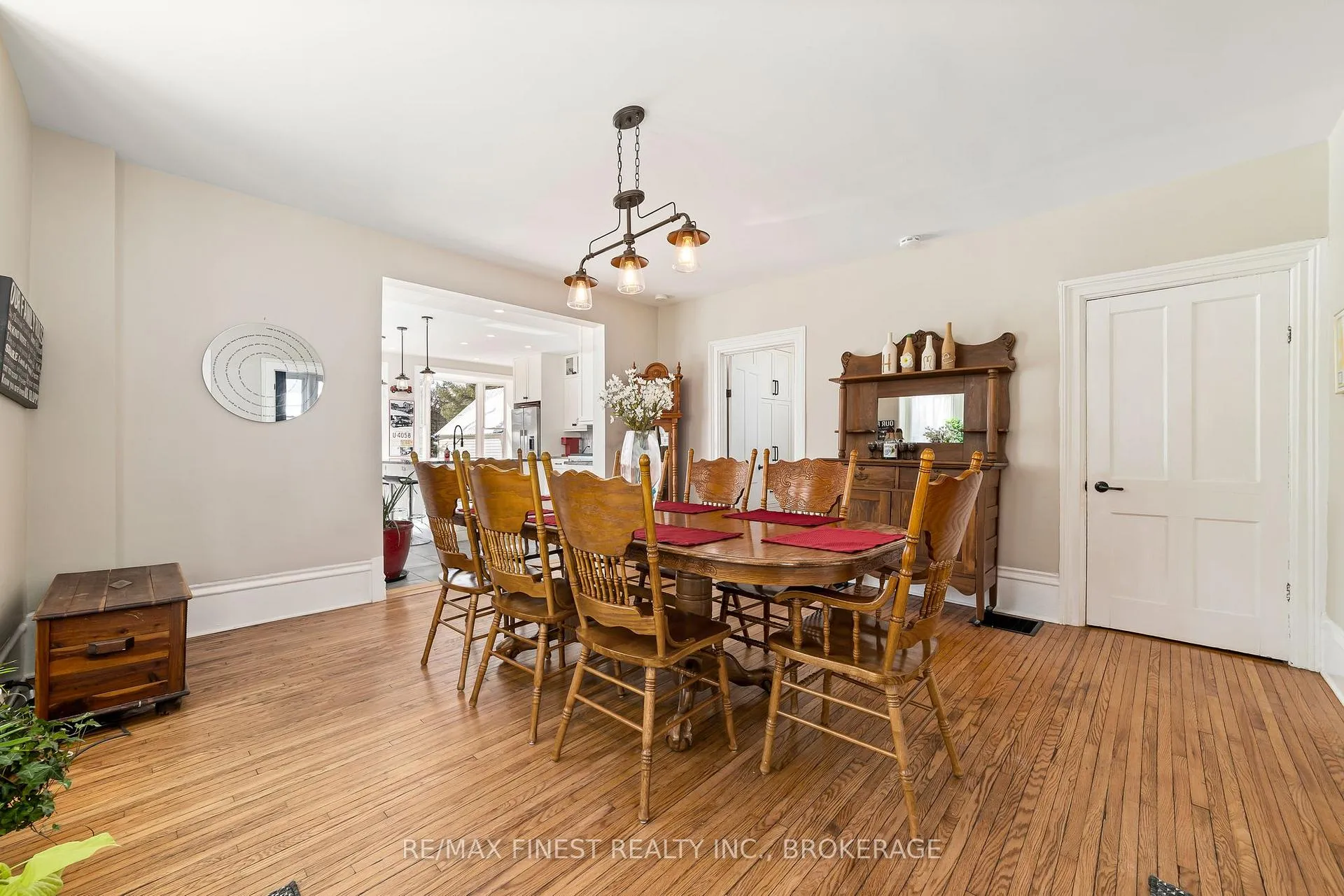 Photo 9 of 21 Centre Street, Prince Edward County, Picton Ward — HOMEH