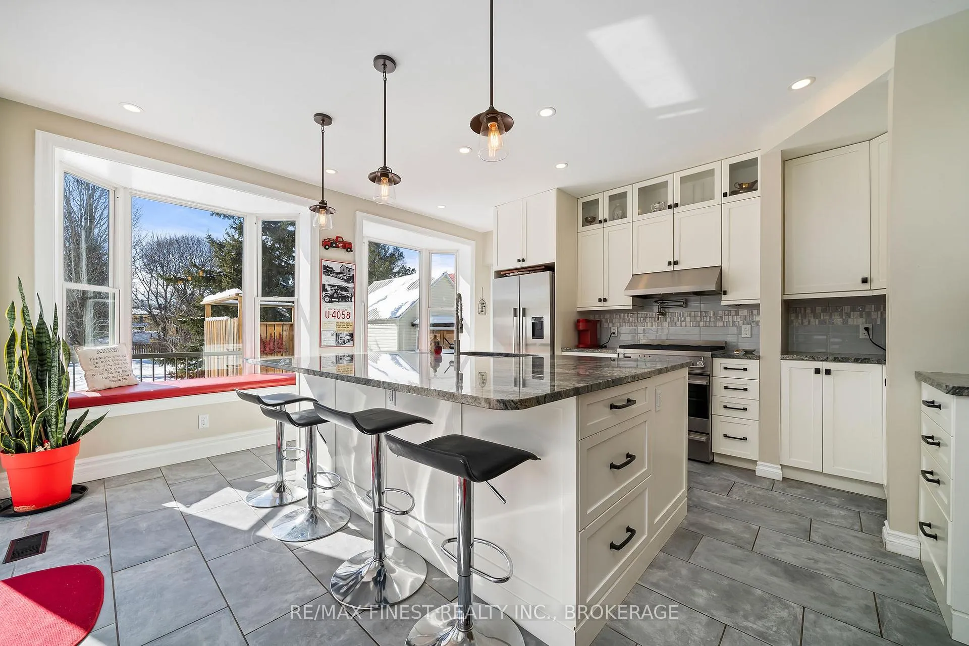 Photo 10 of 21 Centre Street, Prince Edward County, Picton Ward — HOMEH