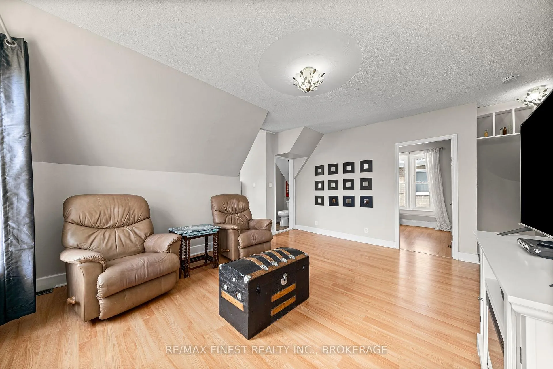 Photo 20 of 21 Centre Street, Prince Edward County, Picton Ward — HOMEH