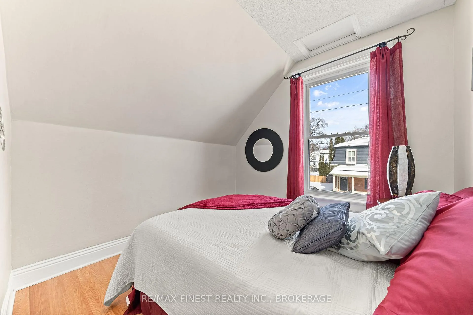 Photo 24 of 21 Centre Street, Prince Edward County, Picton Ward — HOMEH