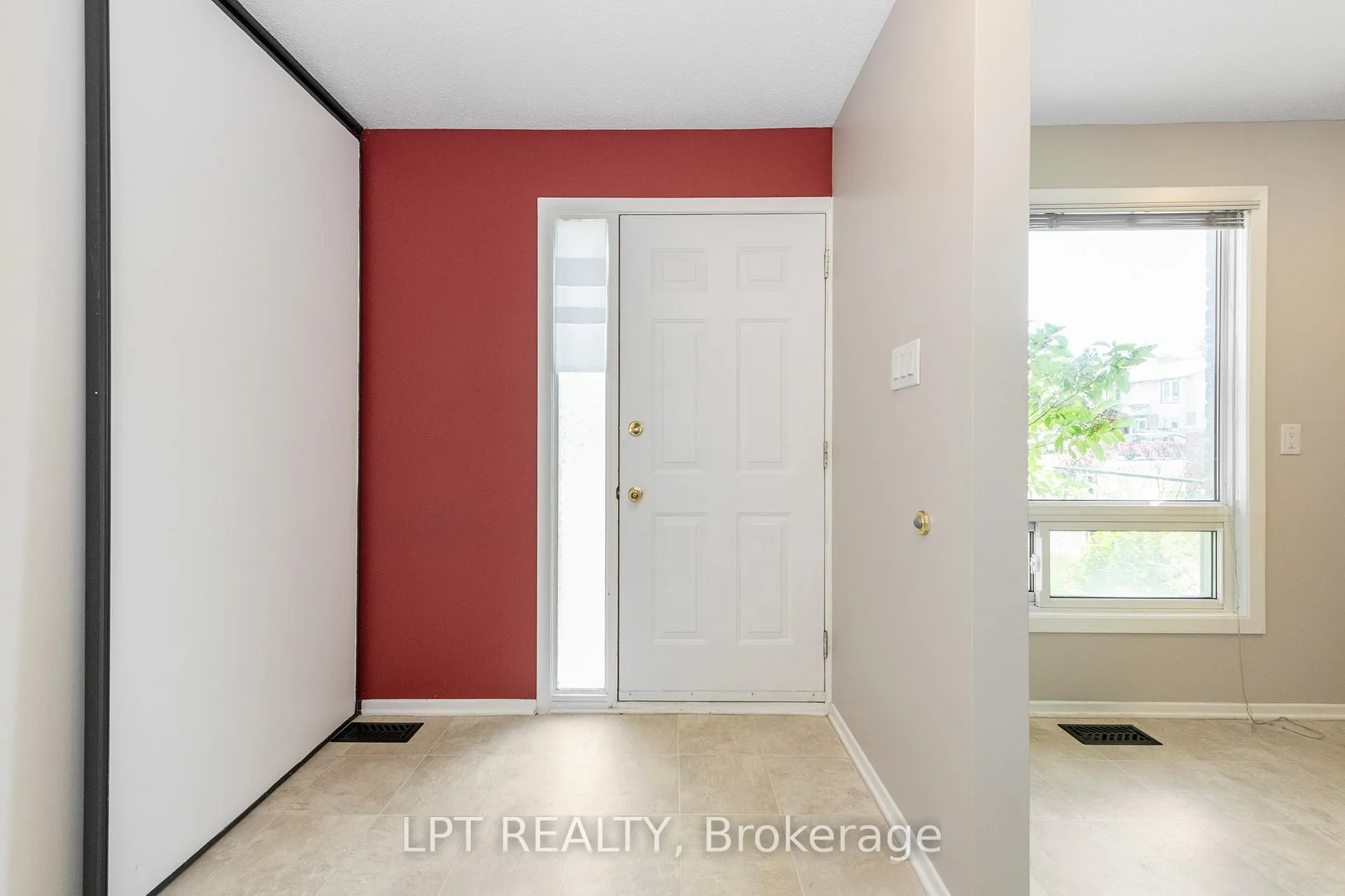 Photo 3 of 2286 Cotters Crescent, Ottawa, Windsor Park Village — HOMEH
