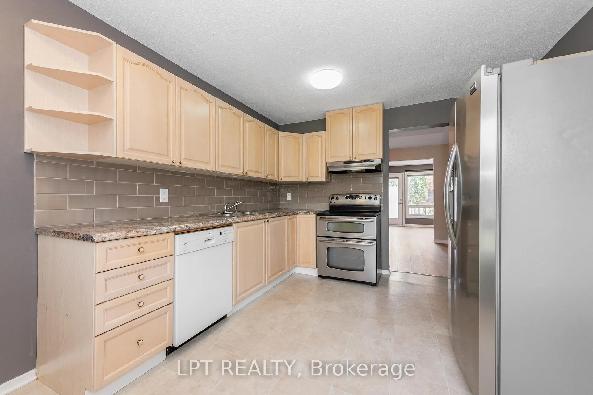 Photo 4 of 2286 Cotters Crescent, Ottawa, Windsor Park Village — HOMEH