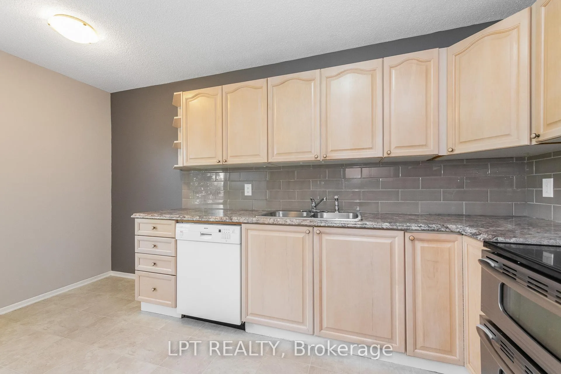 Photo 6 of 2286 Cotters Crescent, Ottawa, Windsor Park Village — HOMEH