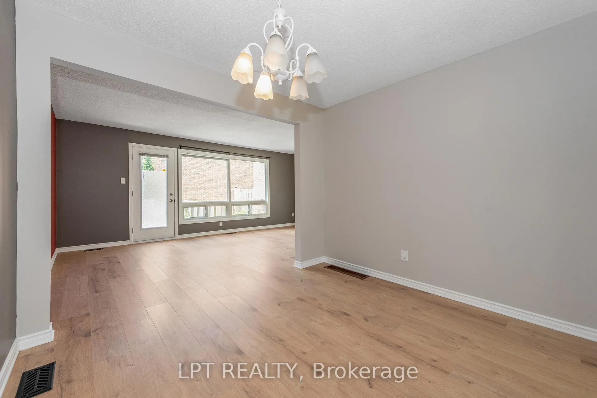 Photo 8 of 2286 Cotters Crescent, Ottawa, Windsor Park Village — HOMEH