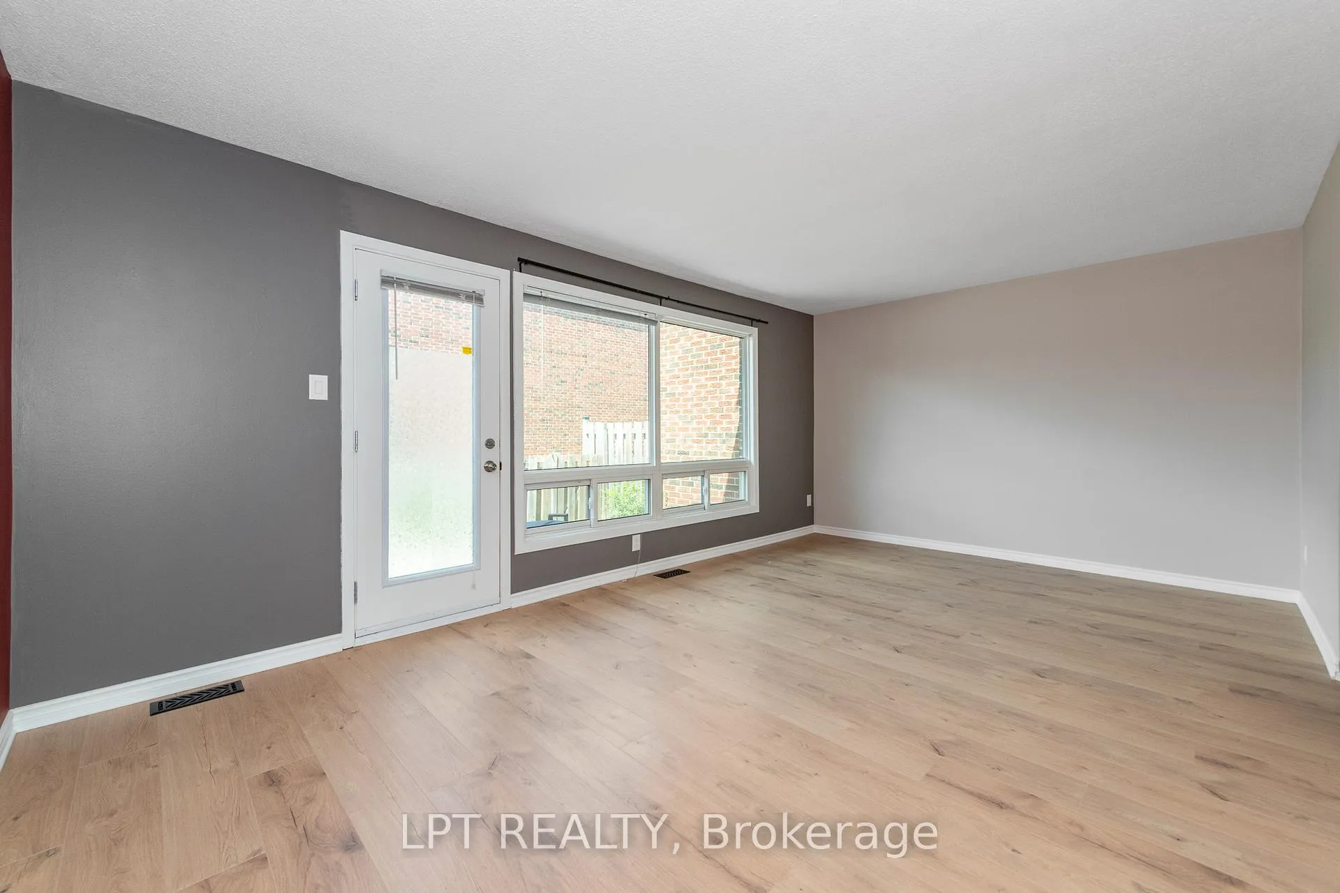 Photo 9 of 2286 Cotters Crescent, Ottawa, Windsor Park Village — HOMEH