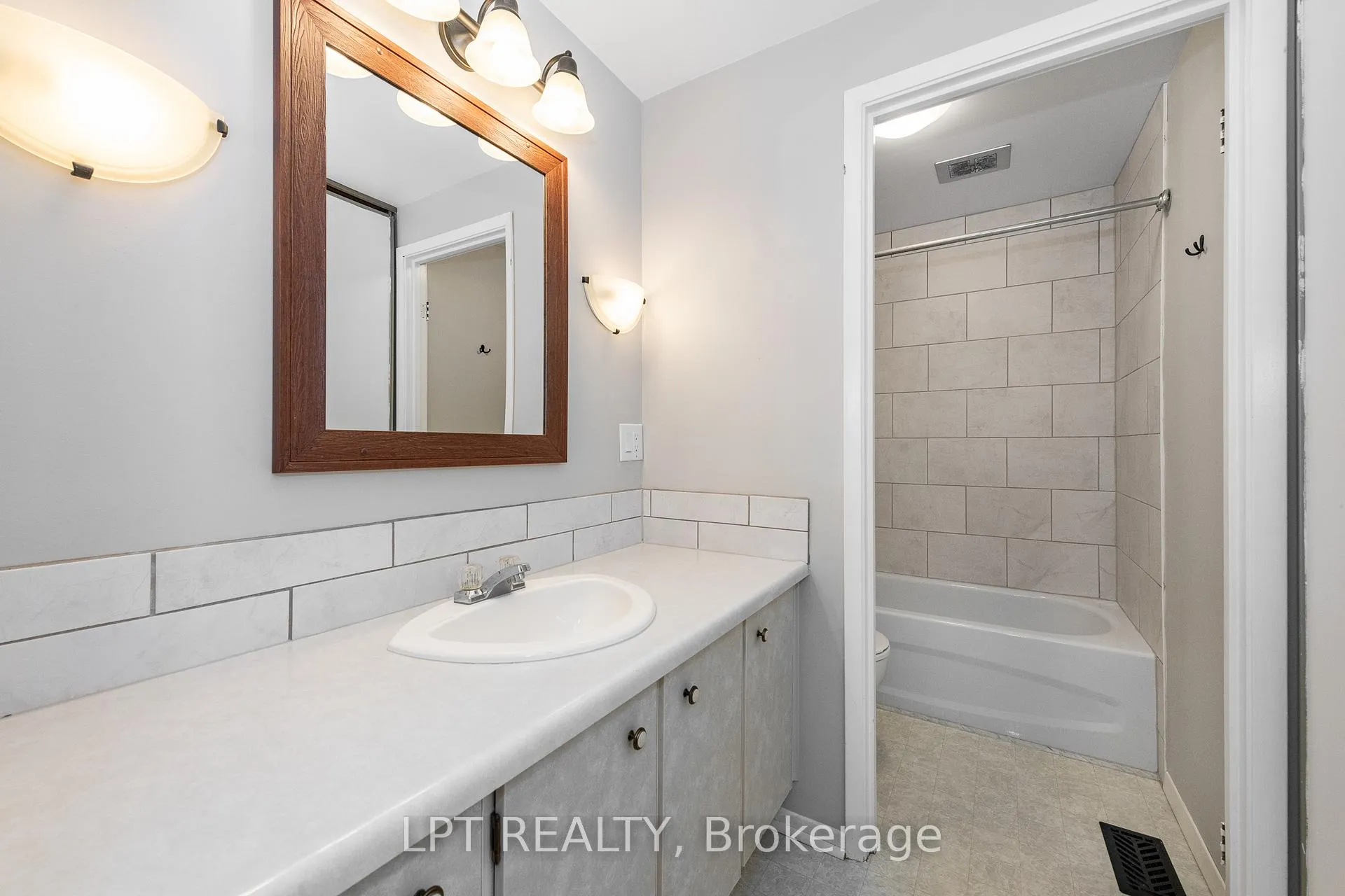 Photo 21 of 2286 Cotters Crescent, Ottawa, Windsor Park Village — HOMEH