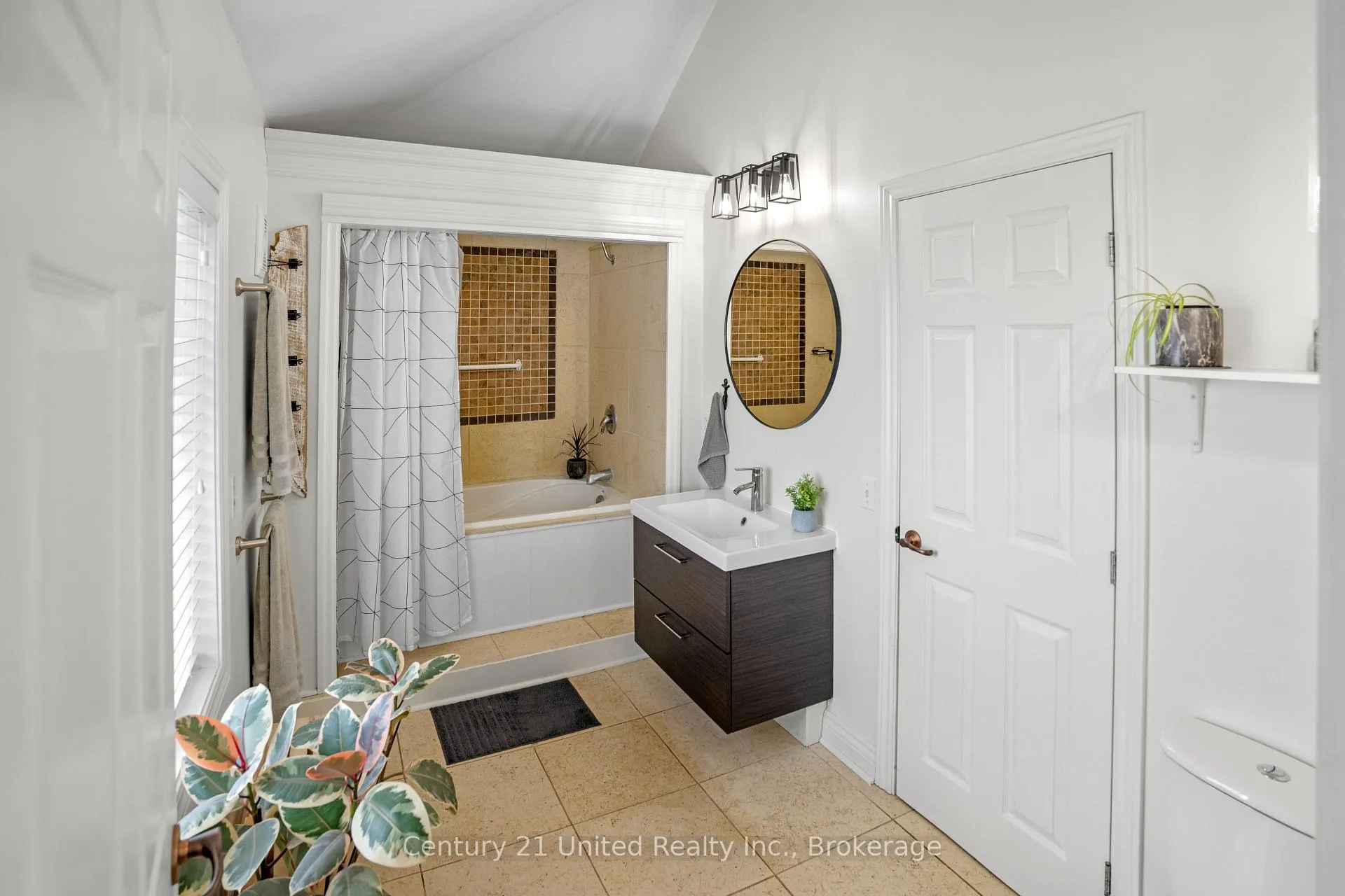 Photo 22 of 5402 Young Street, Hamilton Township, Rural Hamilton — HOMEH