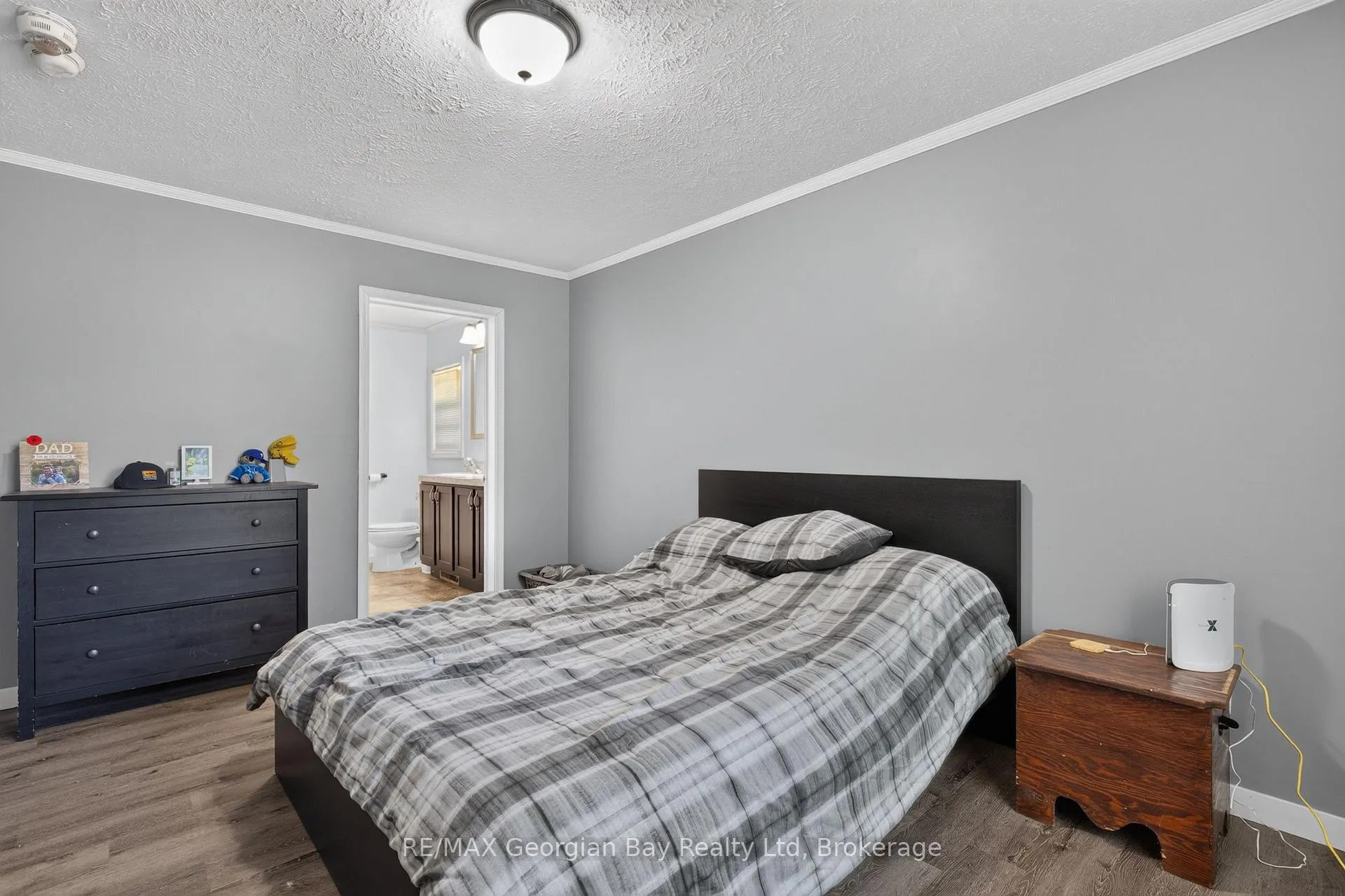 Photo 9 of 927 Vindin Street, Midland — HOMEH