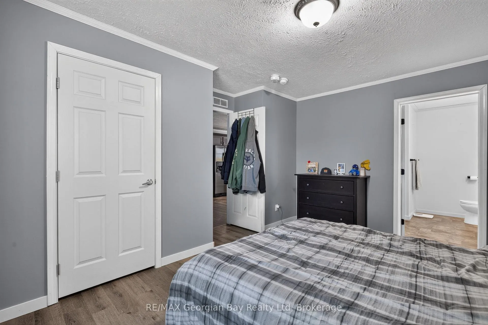 Photo 10 of 927 Vindin Street, Midland — HOMEH