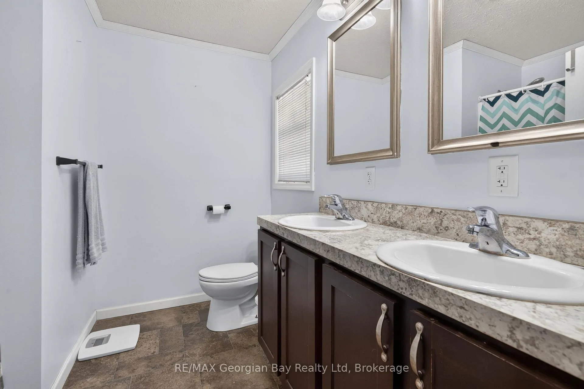Photo 11 of 927 Vindin Street, Midland — HOMEH