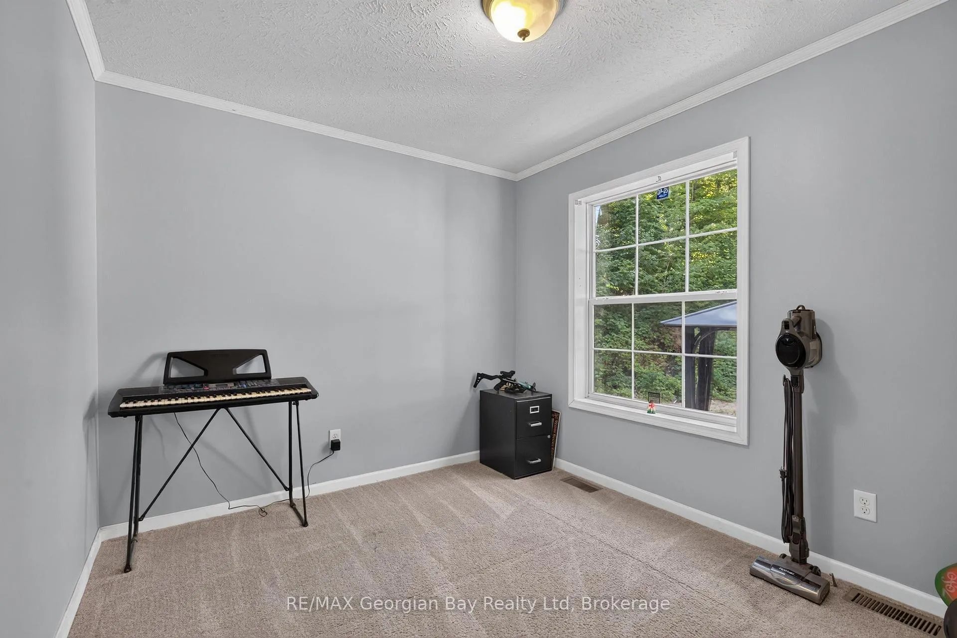 Photo 14 of 927 Vindin Street, Midland — HOMEH