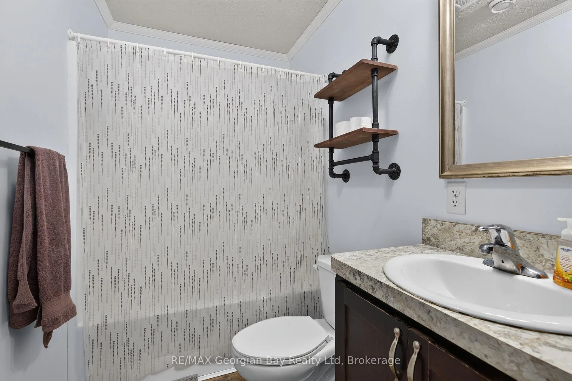 Photo 16 of 927 Vindin Street, Midland — HOMEH