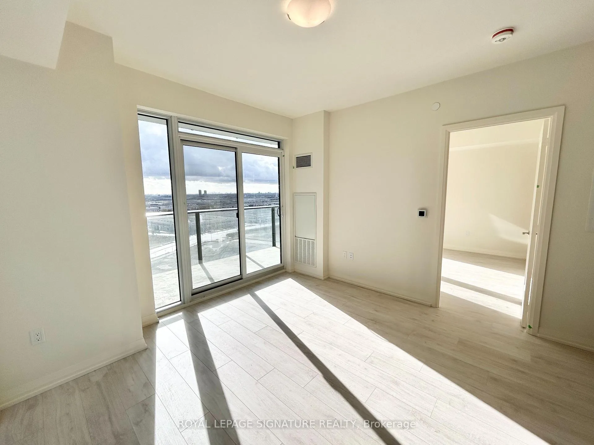 Photo 8 of Unit 1403, 27 Korda Gate, Vaughan, Vellore Village — HOMEH