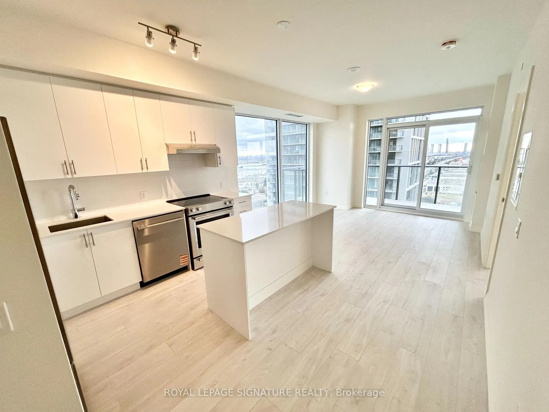 Photo 10 of Unit 1403, 27 Korda Gate, Vaughan, Vellore Village — HOMEH