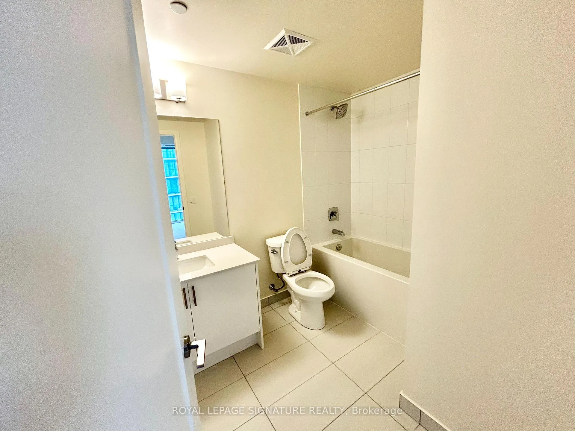 Photo 11 of Unit 1403, 27 Korda Gate, Vaughan, Vellore Village — HOMEH