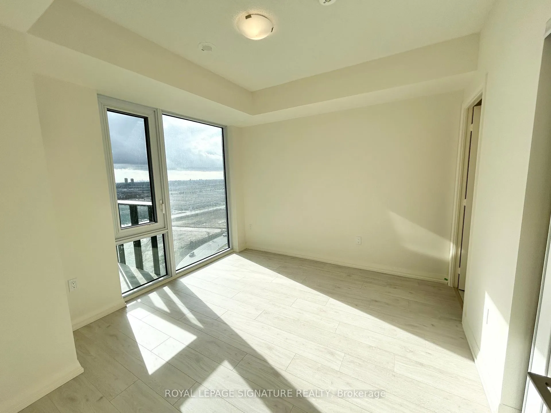Photo 12 of Unit 1403, 27 Korda Gate, Vaughan, Vellore Village — HOMEH