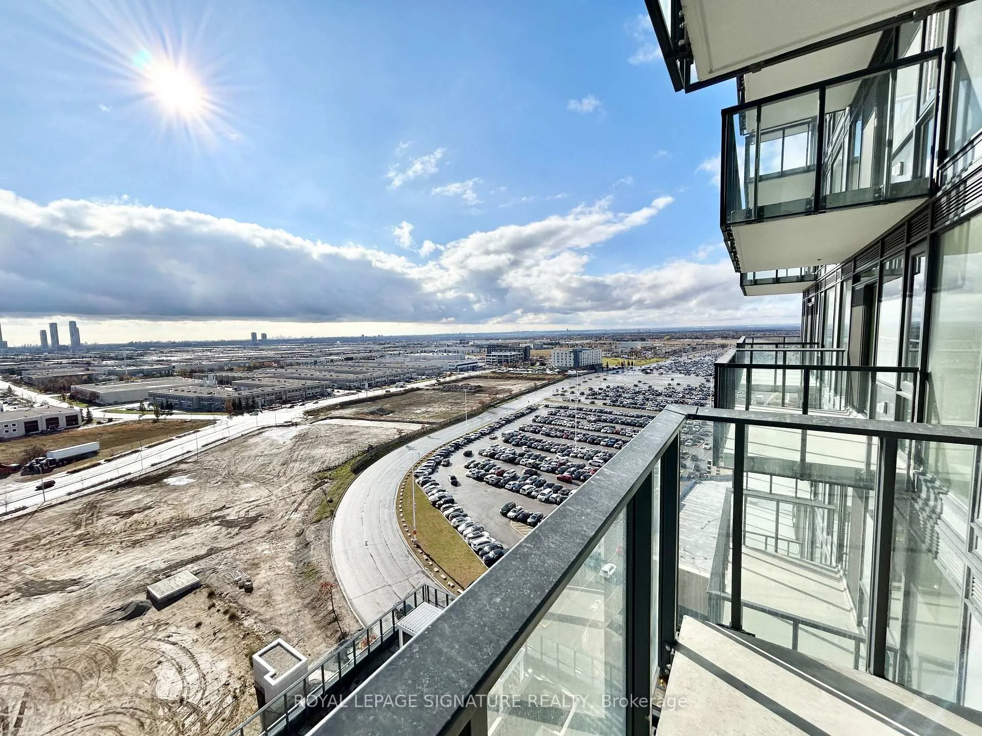 Photo 16 of Unit 1403, 27 Korda Gate, Vaughan, Vellore Village — HOMEH