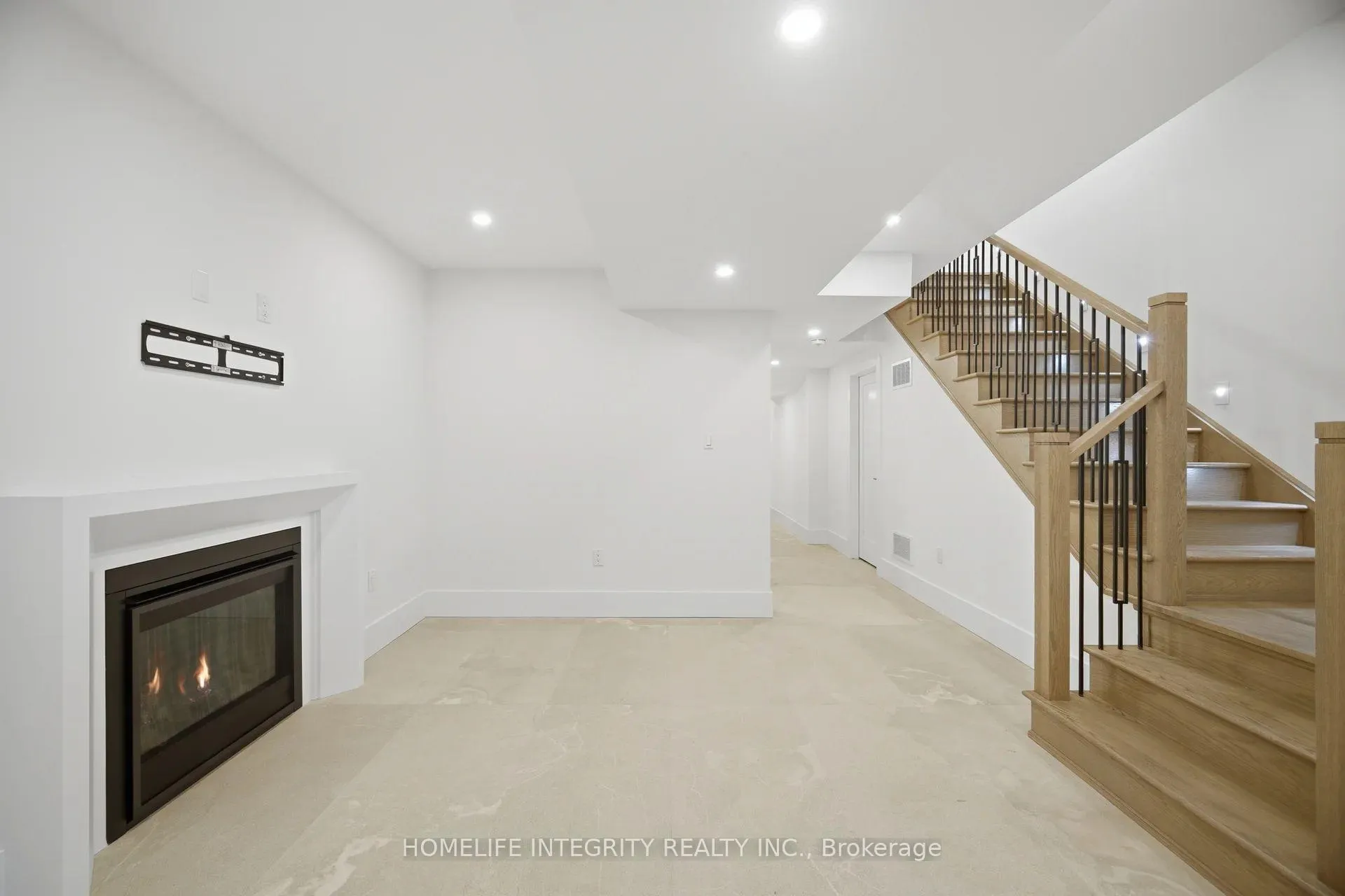 Photo 35 of 68 Kiernan Crescent N, New Tecumseth, Alliston — HOMEH