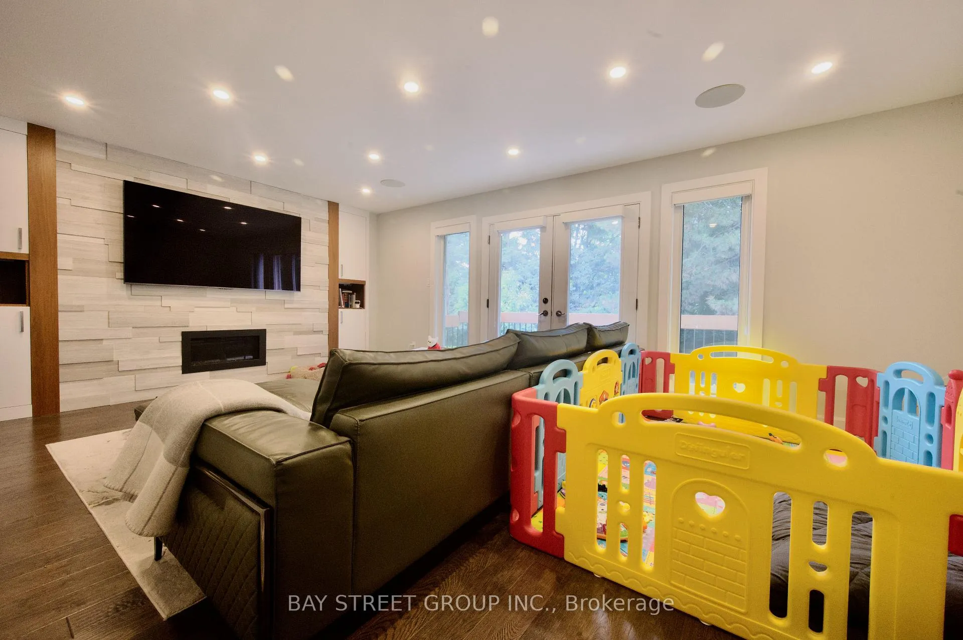 Photo 4 of 22 Thurgate Crescent, Markham, German Mills — HOMEH
