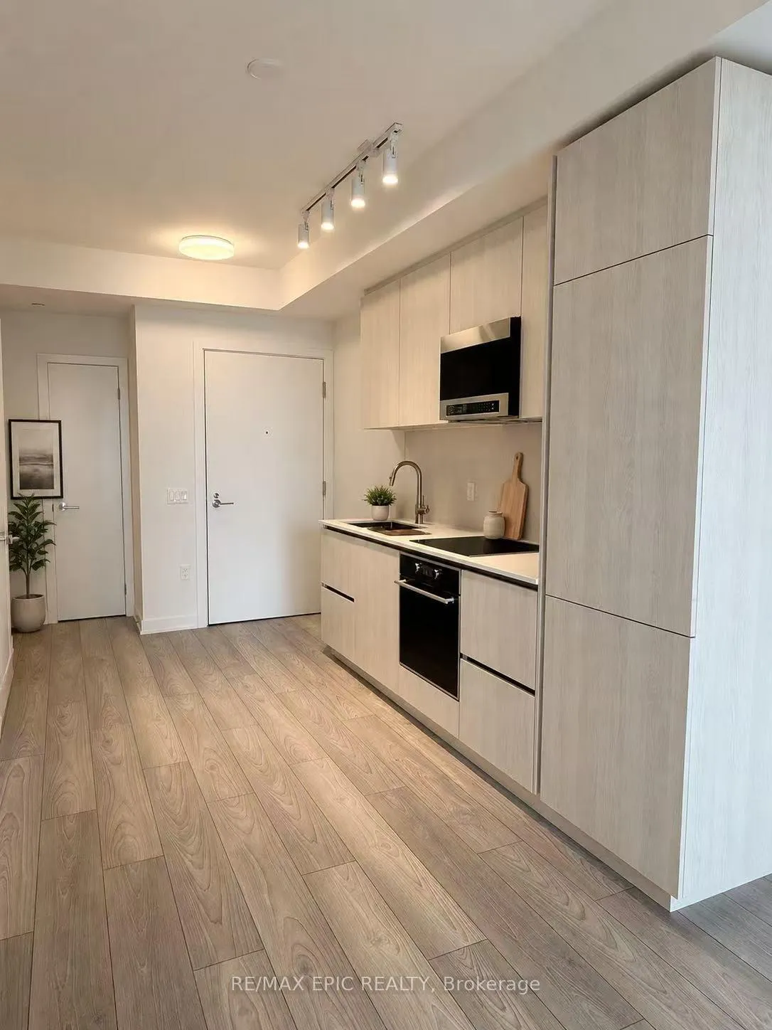 Photo 2 of Unit 2913S, 110 Broadway Avenue, Toronto, Mount Pleasant West — HOMEH