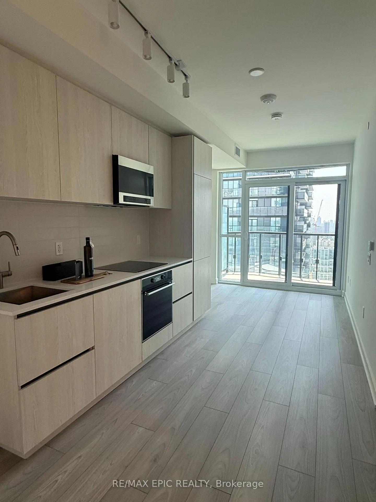 Photo 3 of Unit 2913S, 110 Broadway Avenue, Toronto, Mount Pleasant West — HOMEH