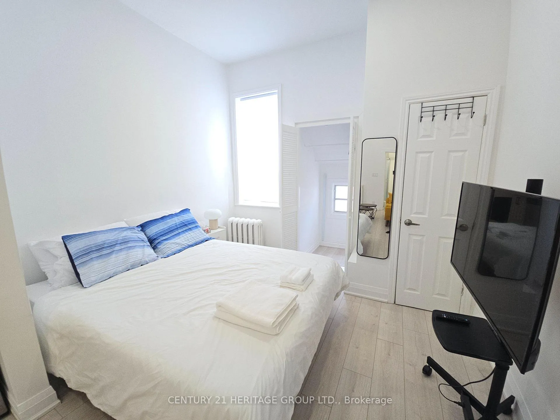 Photo 3 of Unit 1B, 344 Shaw Street, Toronto, Trinity-Bellwoods — HOMEH