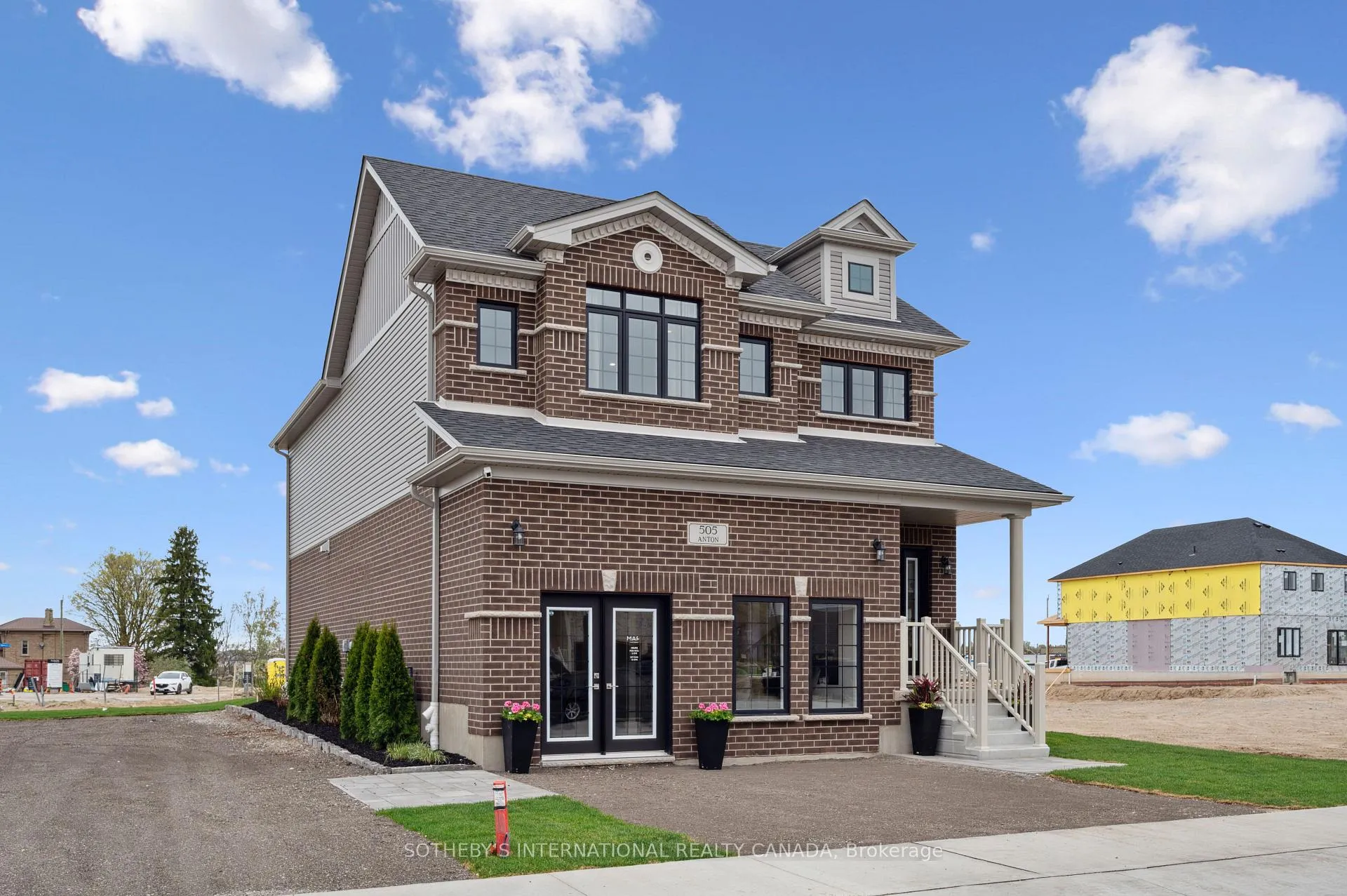 Photo 3 of 629 Anton Crescent, Kitchener, Rosenburg — HOMEH