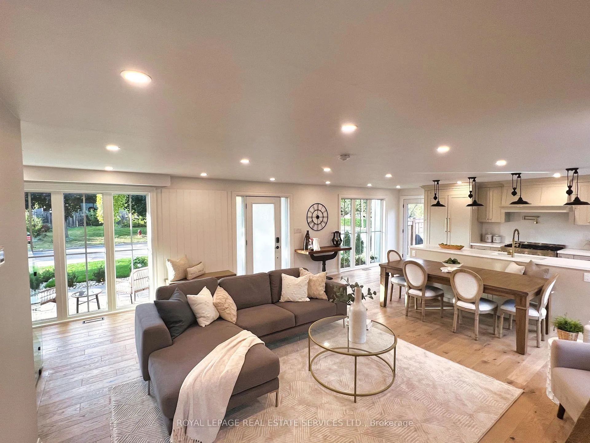 Photo 3 of 2212 Urwin Crescent, Oakville, West — HOMEH