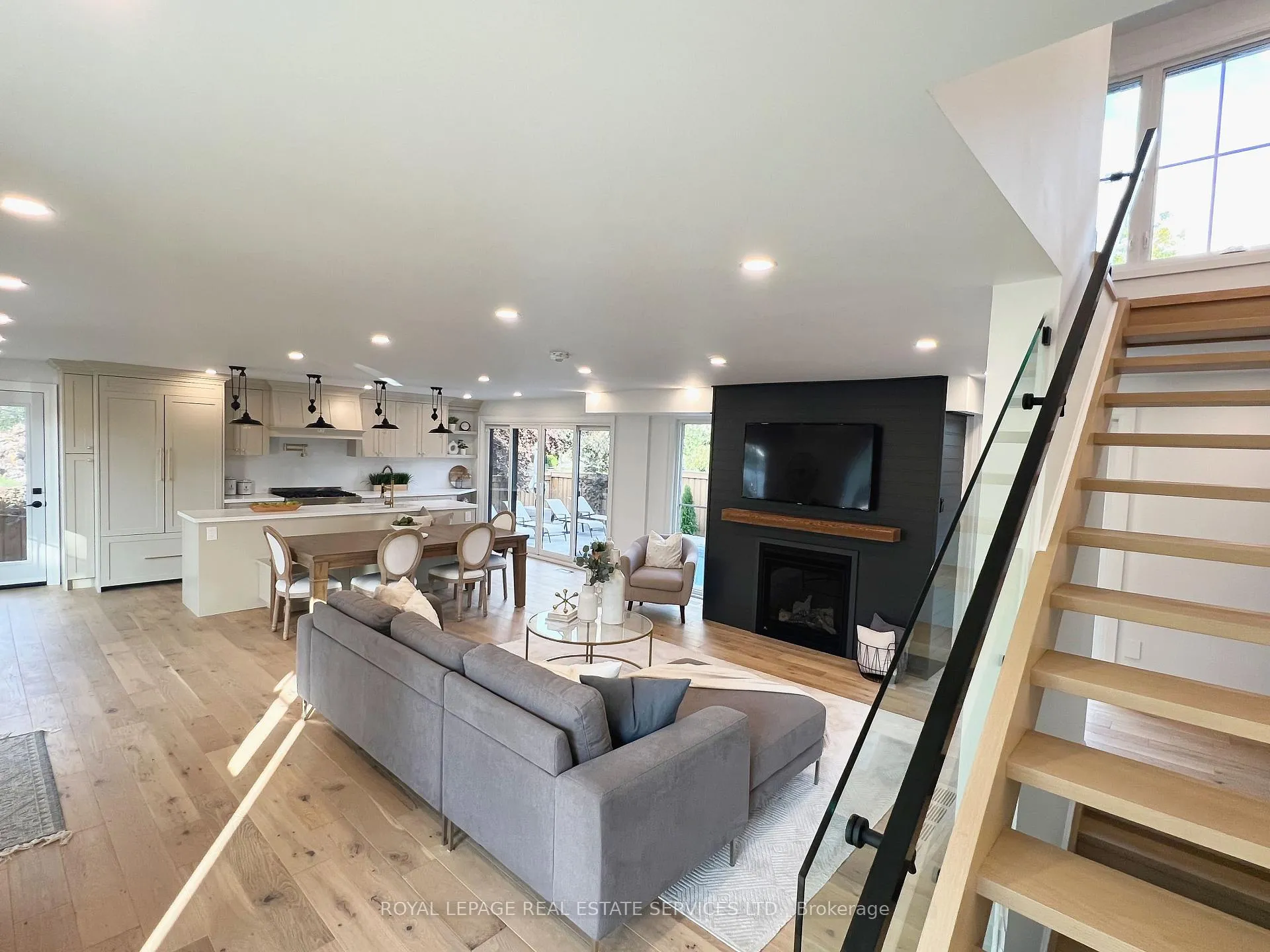 Photo 5 of 2212 Urwin Crescent, Oakville, West — HOMEH