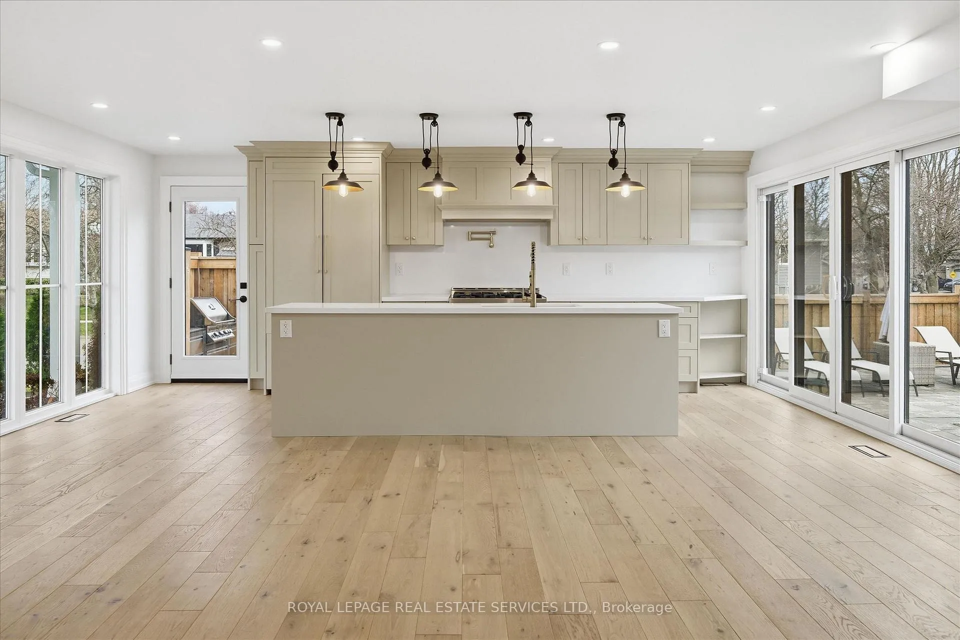 Photo 6 of 2212 Urwin Crescent, Oakville, West — HOMEH