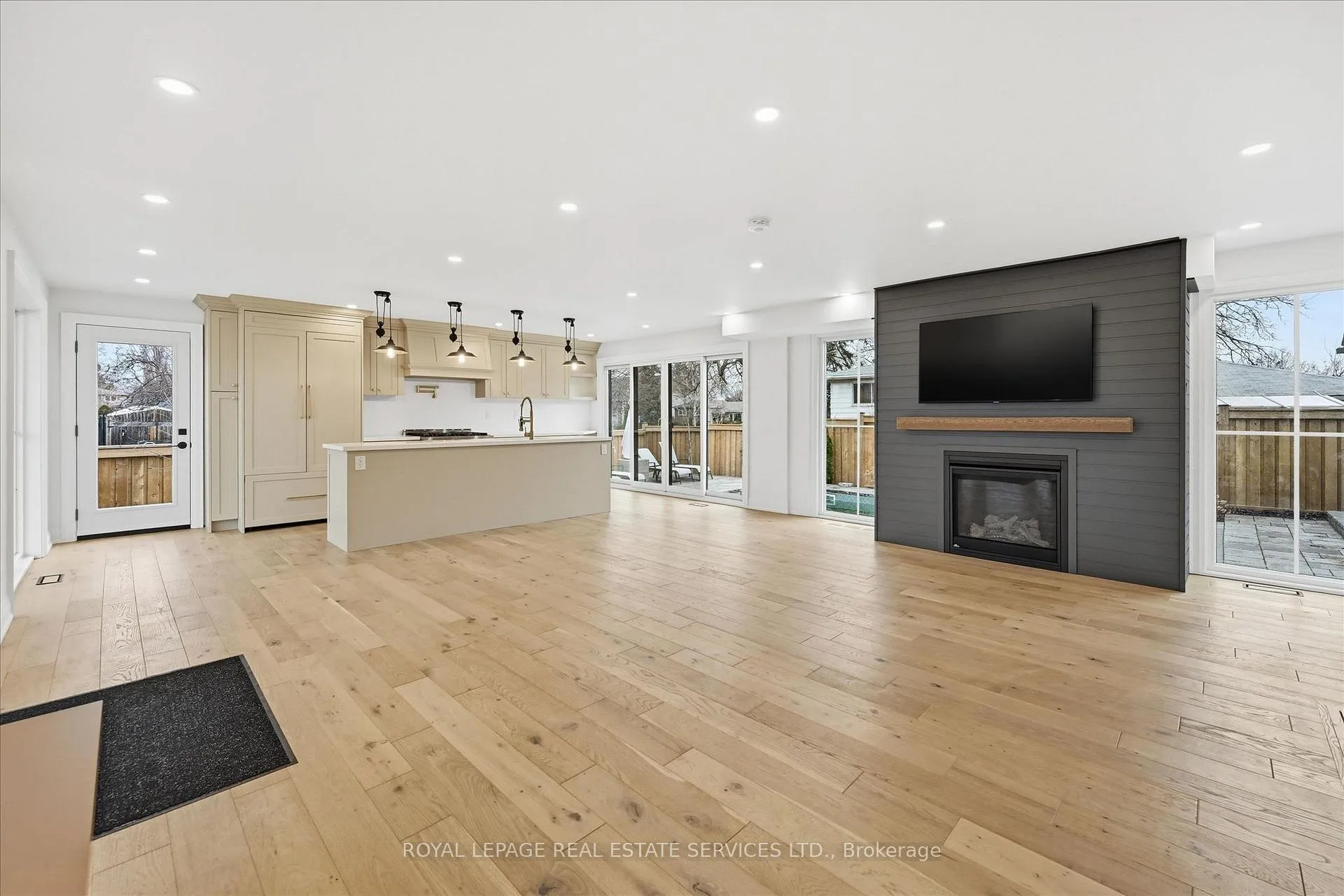 Photo 7 of 2212 Urwin Crescent, Oakville, West — HOMEH
