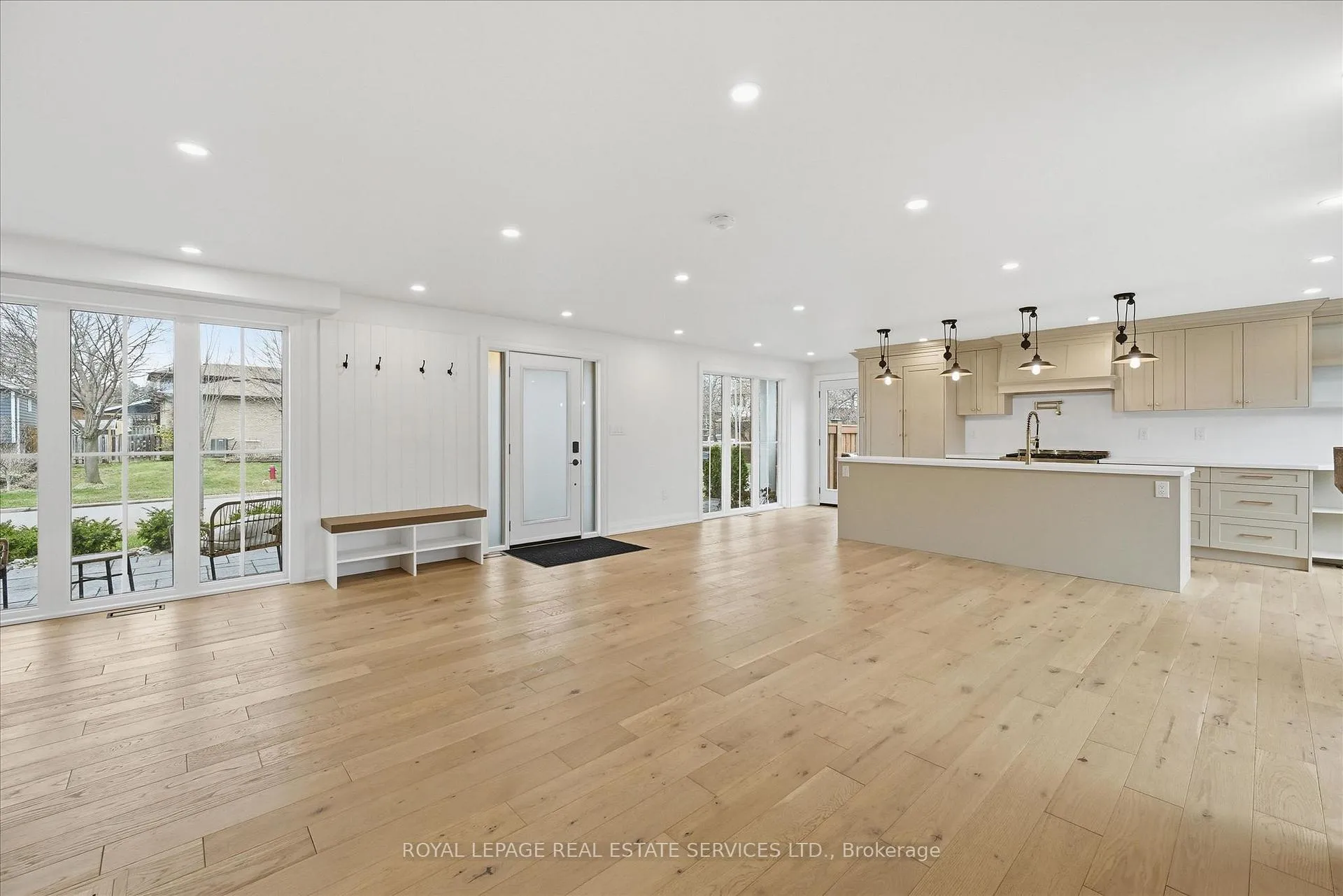 Photo 8 of 2212 Urwin Crescent, Oakville, West — HOMEH