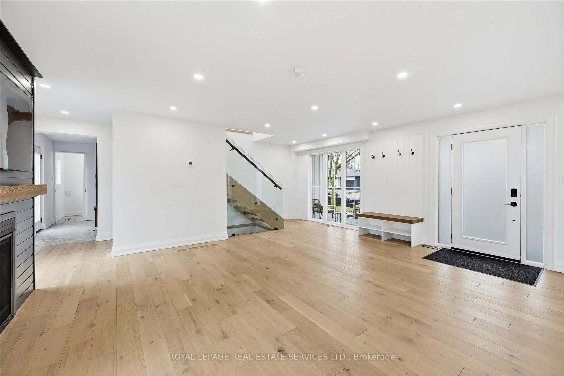 Photo 9 of 2212 Urwin Crescent, Oakville, West — HOMEH