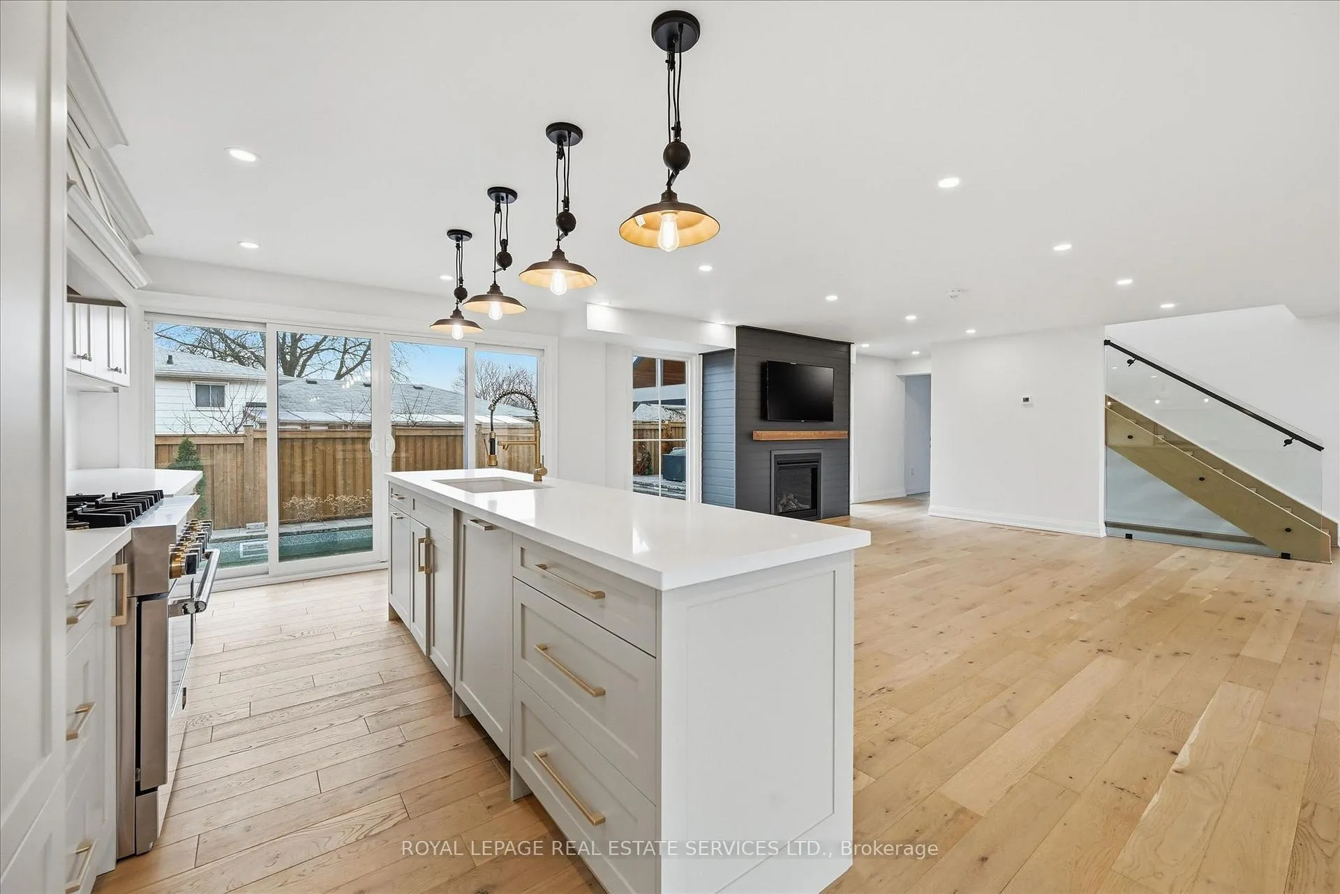Photo 14 of 2212 Urwin Crescent, Oakville, West — HOMEH