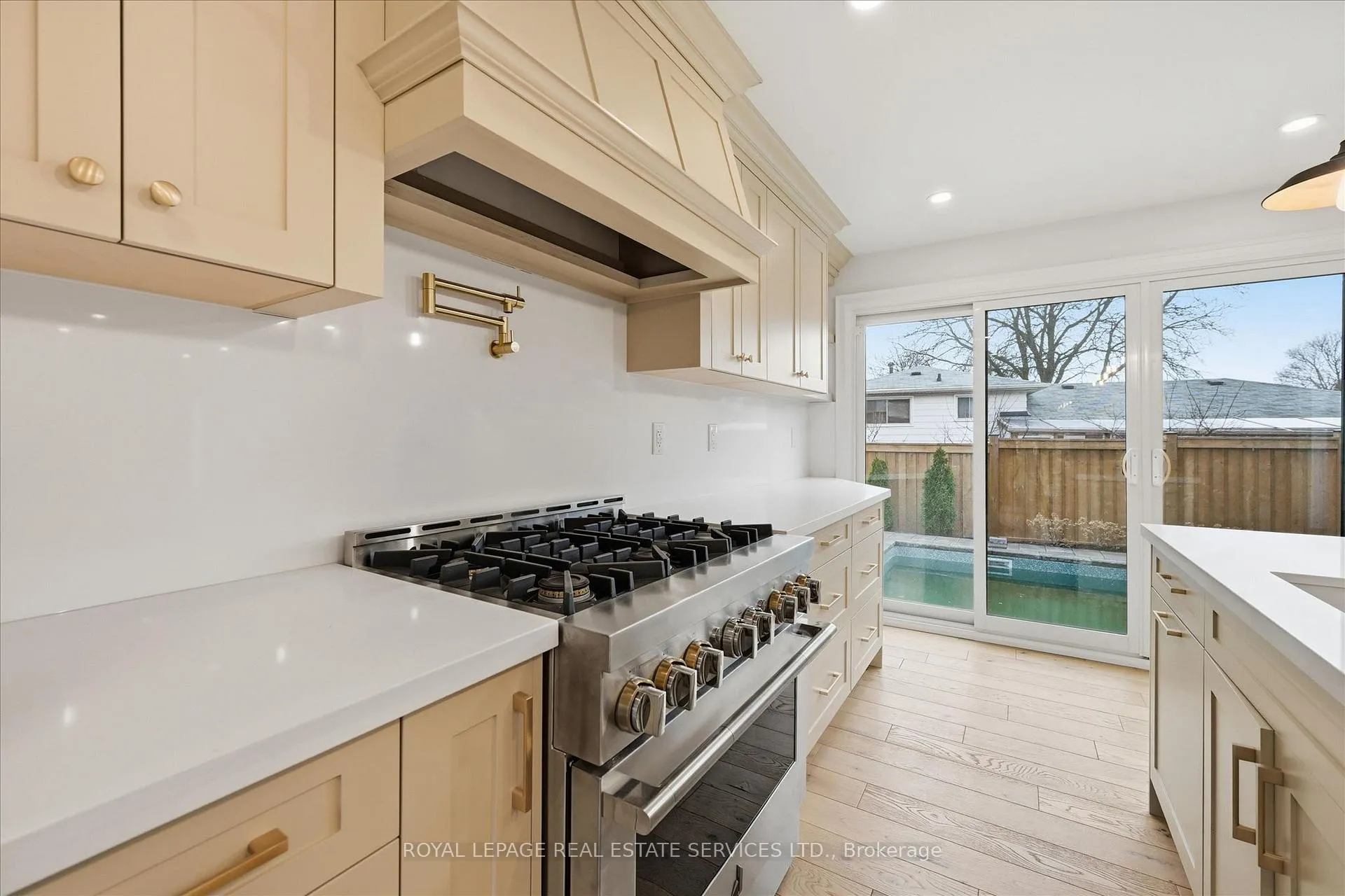 Photo 15 of 2212 Urwin Crescent, Oakville, West — HOMEH