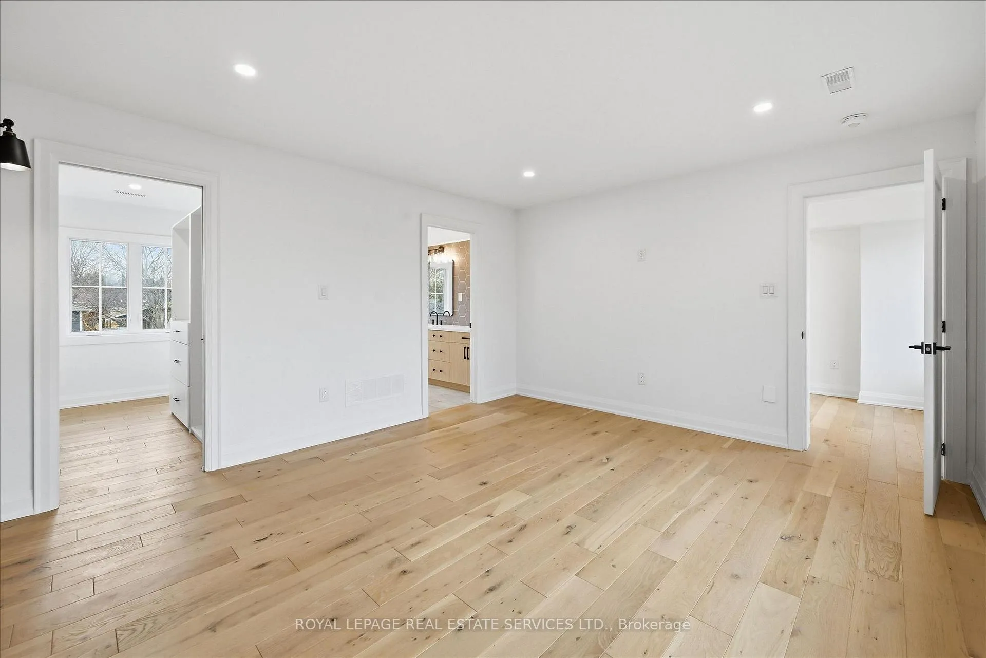 Photo 23 of 2212 Urwin Crescent, Oakville, West — HOMEH