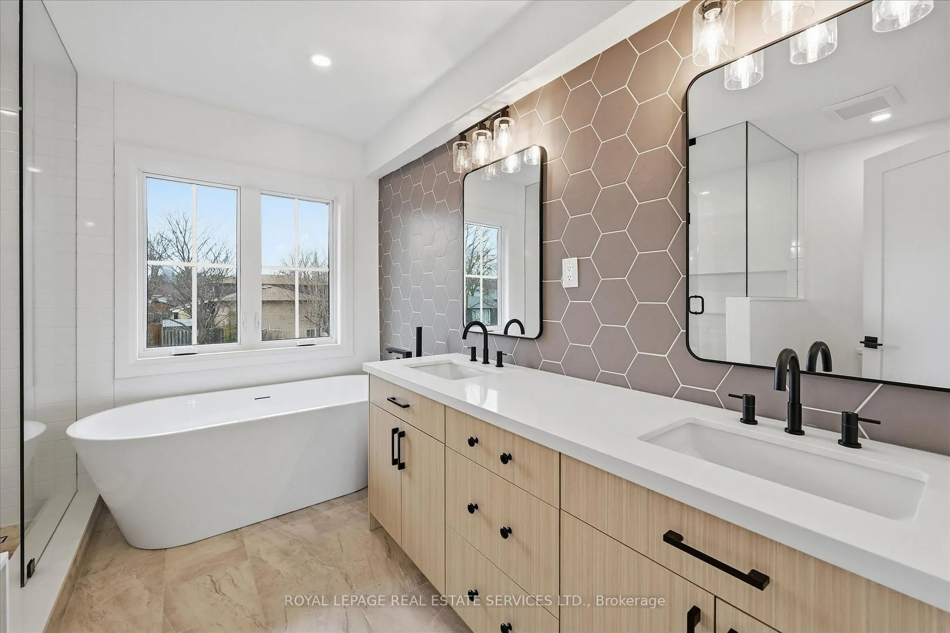Photo 25 of 2212 Urwin Crescent, Oakville, West — HOMEH