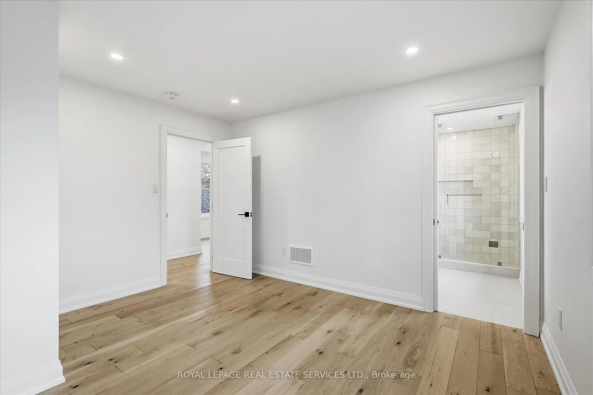 Photo 30 of 2212 Urwin Crescent, Oakville, West — HOMEH