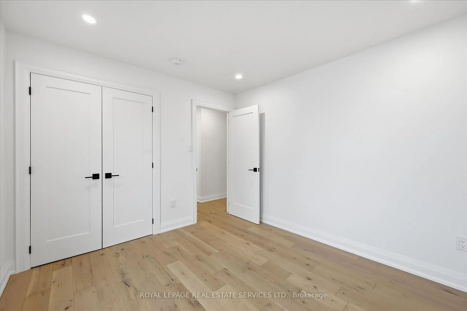 Photo 33 of 2212 Urwin Crescent, Oakville, West — HOMEH