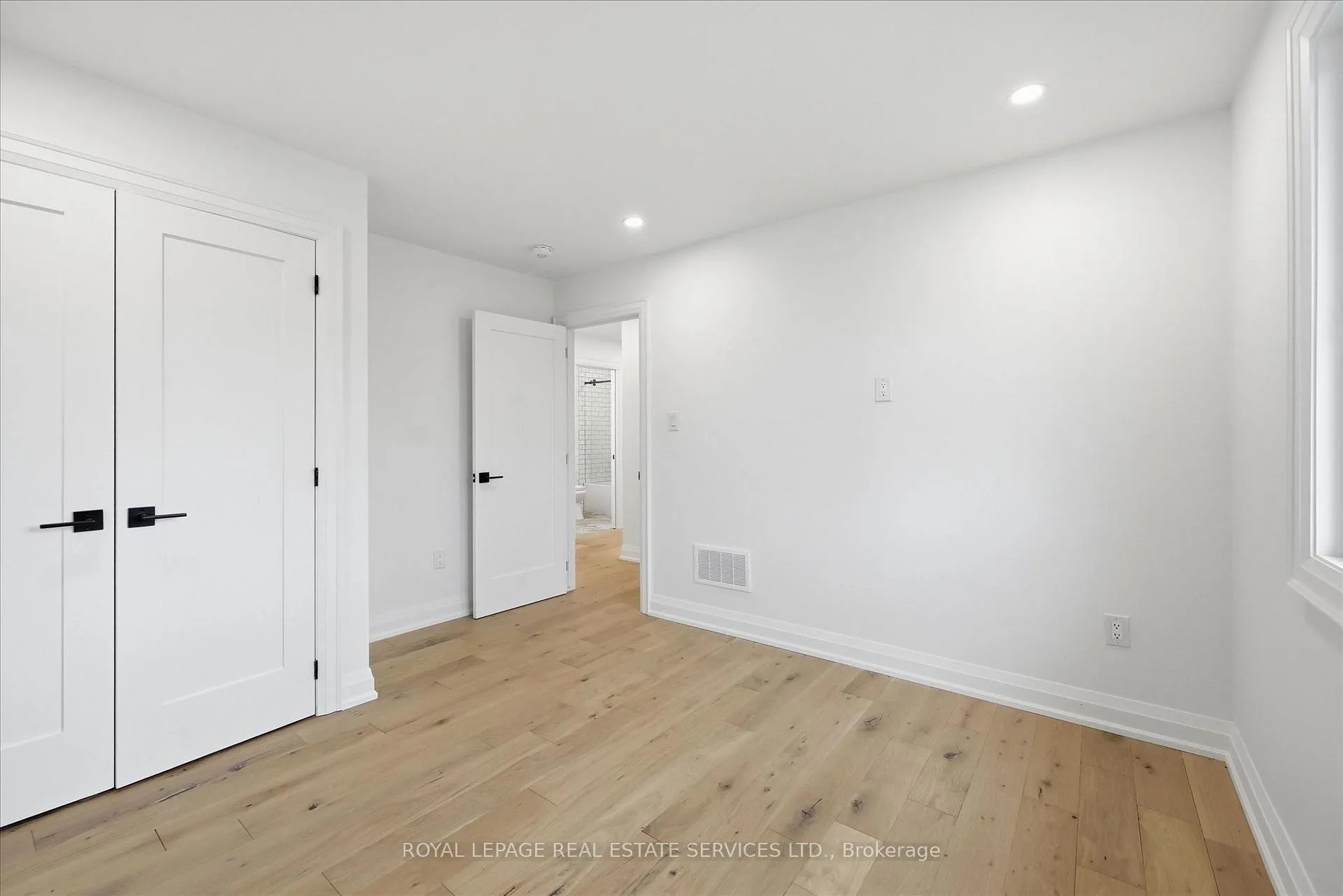 Photo 38 of 2212 Urwin Crescent, Oakville, West — HOMEH