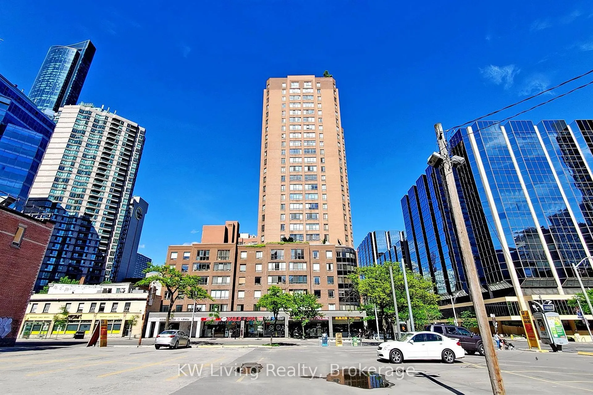 Photo 2 of Unit 814, 633 Bay Street, Toronto, Bay Street Corridor — HOMEH